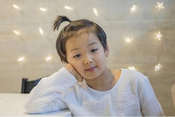图:韩国宋家三胞胎上小学,新款表情包出炉可爱炸了.
